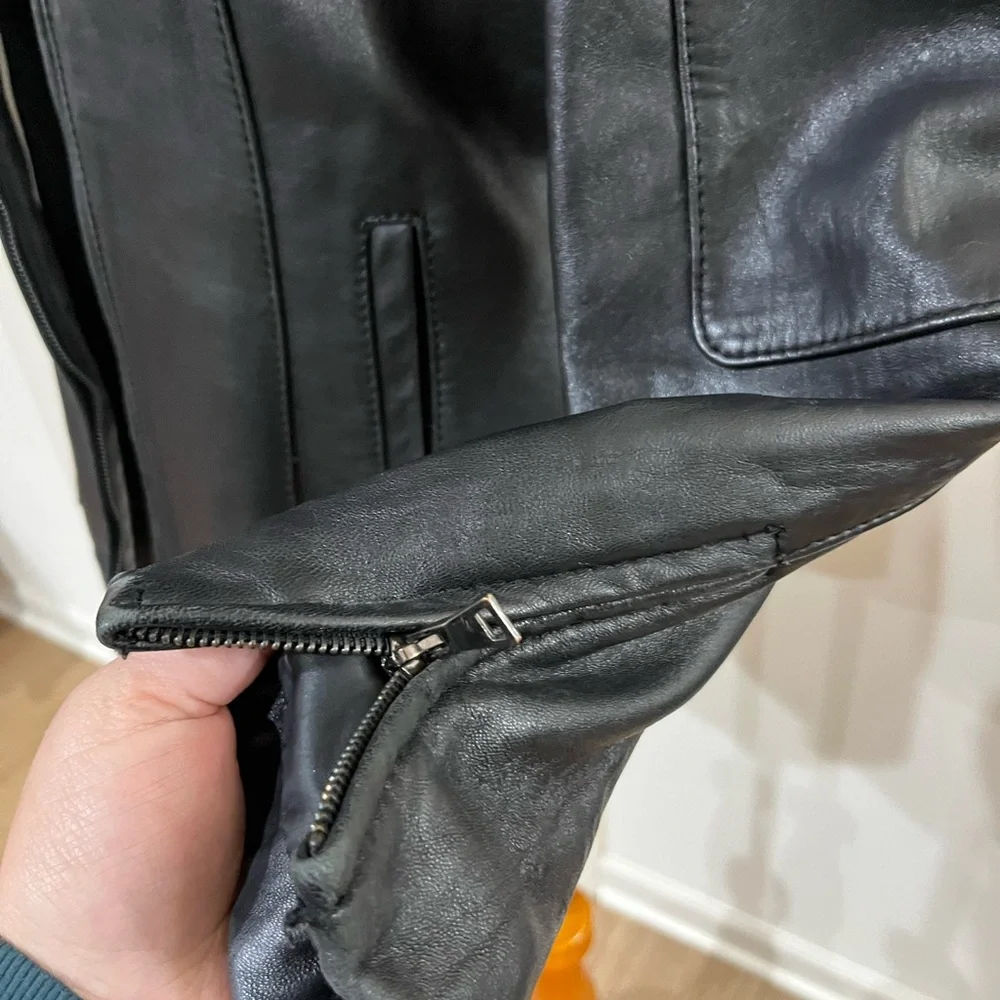 Women's Classic Black Leather Jacket - Picture 3 of 7